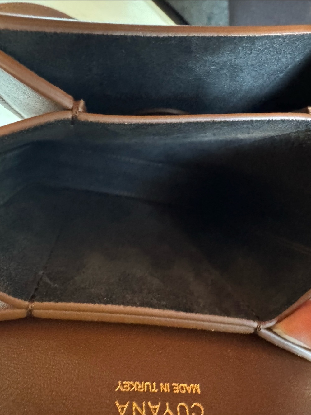 LIKE NEW Cuyana Concertina Phone Bag in Black Dark Chestnut Smooth Leather - Picture 5 of 11